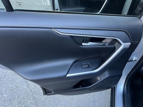 Used 2020 Toyota RAV4 Limited image 21