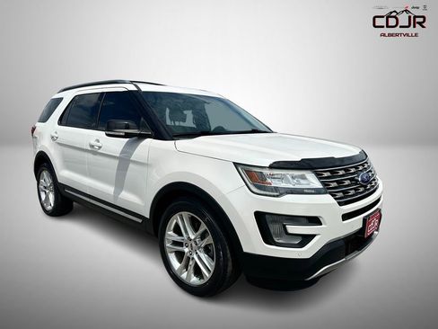 Used 2017 Ford Explorer XLT w/ Equipment Group 202A FWD image 1