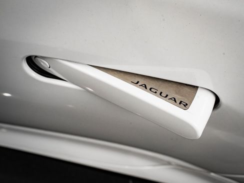 Used 2022 Jaguar F-TYPE R image 18