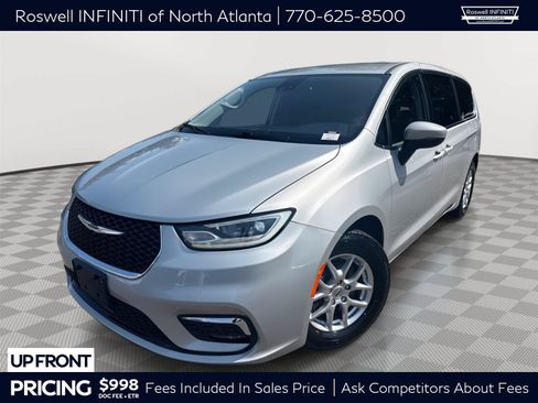 Used 2023 Chrysler Pacifica Touring-L FWD image 1