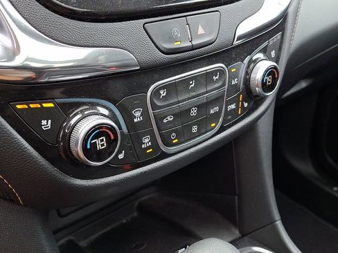 Used 2023 Chevrolet Equinox Premier image 15