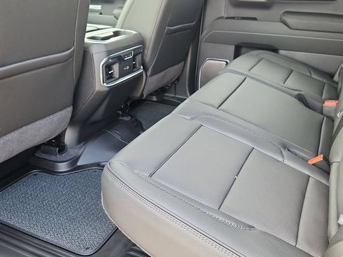 Used 2026 GMC Sierra 1500 Denali w/ Denali Reserve Package AWD/4WD image 9