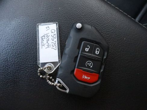 Used 2021 Jeep Wrangler Unlimited Sahara image 37