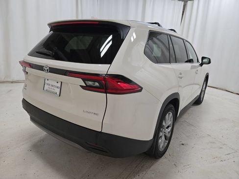 Used 2024 Toyota Grand Highlander AWD image 13