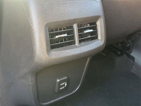 Used 2024 Chevrolet Equinox LT image 19