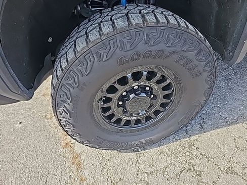 Used 2024 GMC Sierra 2500 AT4X w/ AT4X AEV Edition image 7