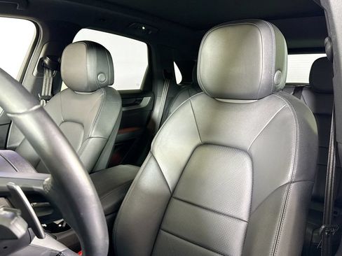 Certified 2024 Porsche Cayenne AWD/4WD image 5