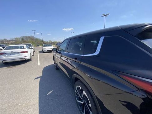 Used 2024 Mitsubishi Outlander SE image 6