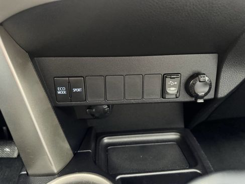 Used 2014 Toyota RAV4 XLE image 38