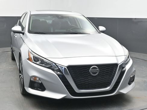 Used 2020 Nissan Altima 2.0 Platinum image 2