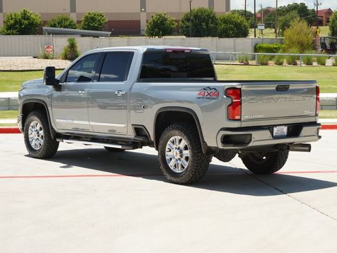 Used 2025 Chevrolet Silverado 2500 High Country w/ Technology Package AWD/4WD image 3