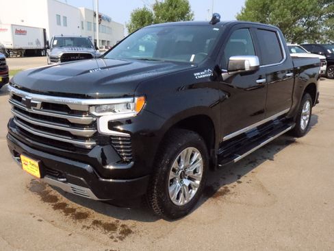 Used 2024 Chevrolet Silverado 1500 High Country w/ Z71 Off-Road Package AWD/4WD image 3