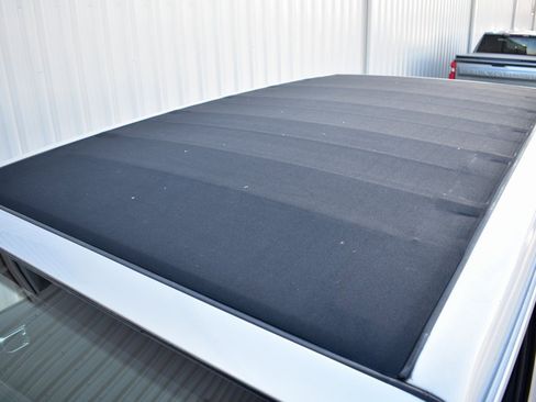 Used 2022 Jeep Wrangler Unlimited Sahara image 25