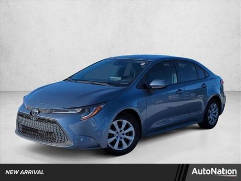 Certified 2022 Toyota Corolla LE image 1