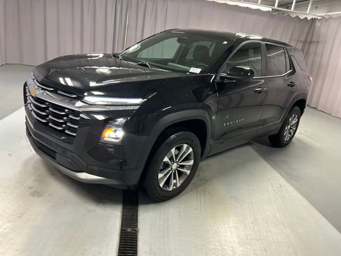 Used 2025 Chevrolet Equinox LT image 3