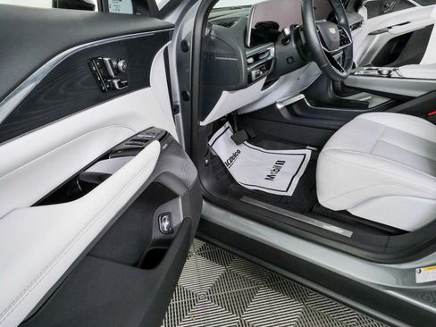 Certified 2024 Cadillac Lyriq Sport AWD/4WD image 7
