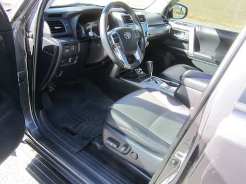 Used 2015 Toyota 4Runner SR5 Premium image 17