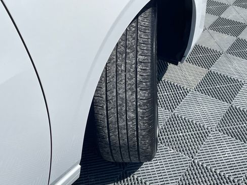 Used 2025 Nissan Sentra SV image 3