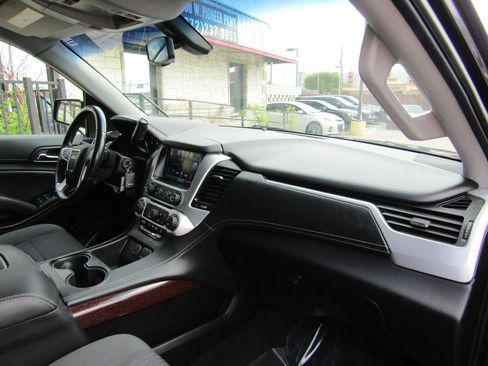 Used 2017 GMC Yukon SLE image 11
