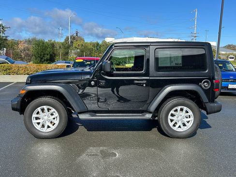 Used 2023 Jeep Wrangler Sport S image 2
