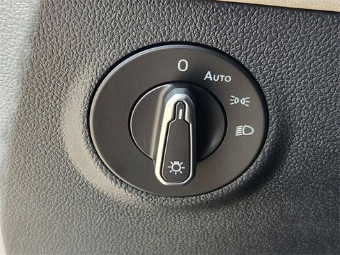 New 2025 Volkswagen Taos SE image 22