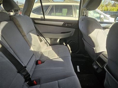 Used 2018 Subaru Outback 2.5i Premium image 7
