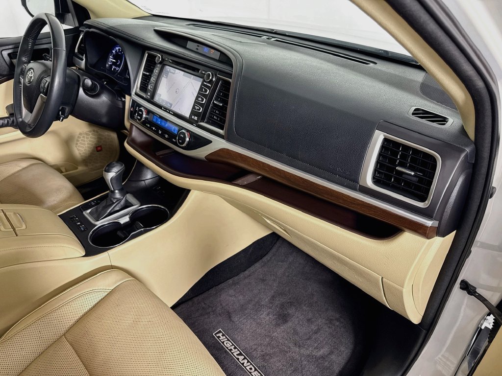 Used 2016 Toyota Highlander Limited FWD image 31