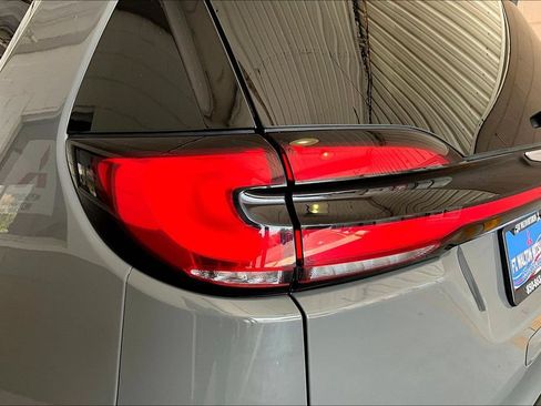 Used 2023 Chrysler Pacifica Touring-L FWD image 23