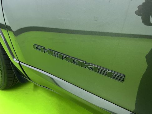 Used 2019 Jeep Cherokee High Altitude AWD/4WD image 14