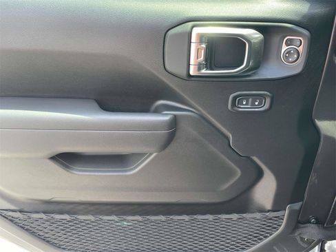 New 2025 Jeep Gladiator Sport image 27