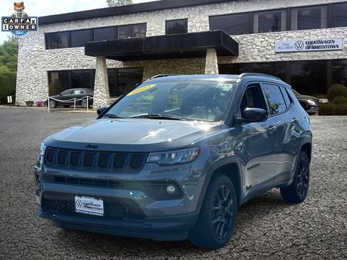 Used 2023 Jeep Compass Latitude w/ Convenience Group AWD/4WD image 2