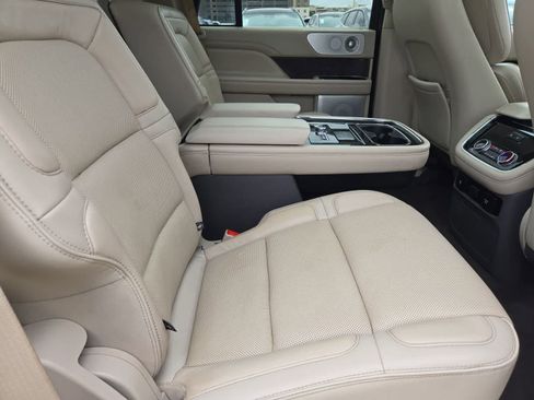 Used 2019 Lincoln Navigator Reserve AWD/4WD image 19