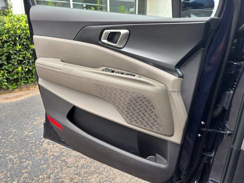 Used 2026 Kia Carnival FWD image 18