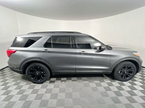 Used 2021 Ford Explorer XLT w/ Equipment Group 202A image 2