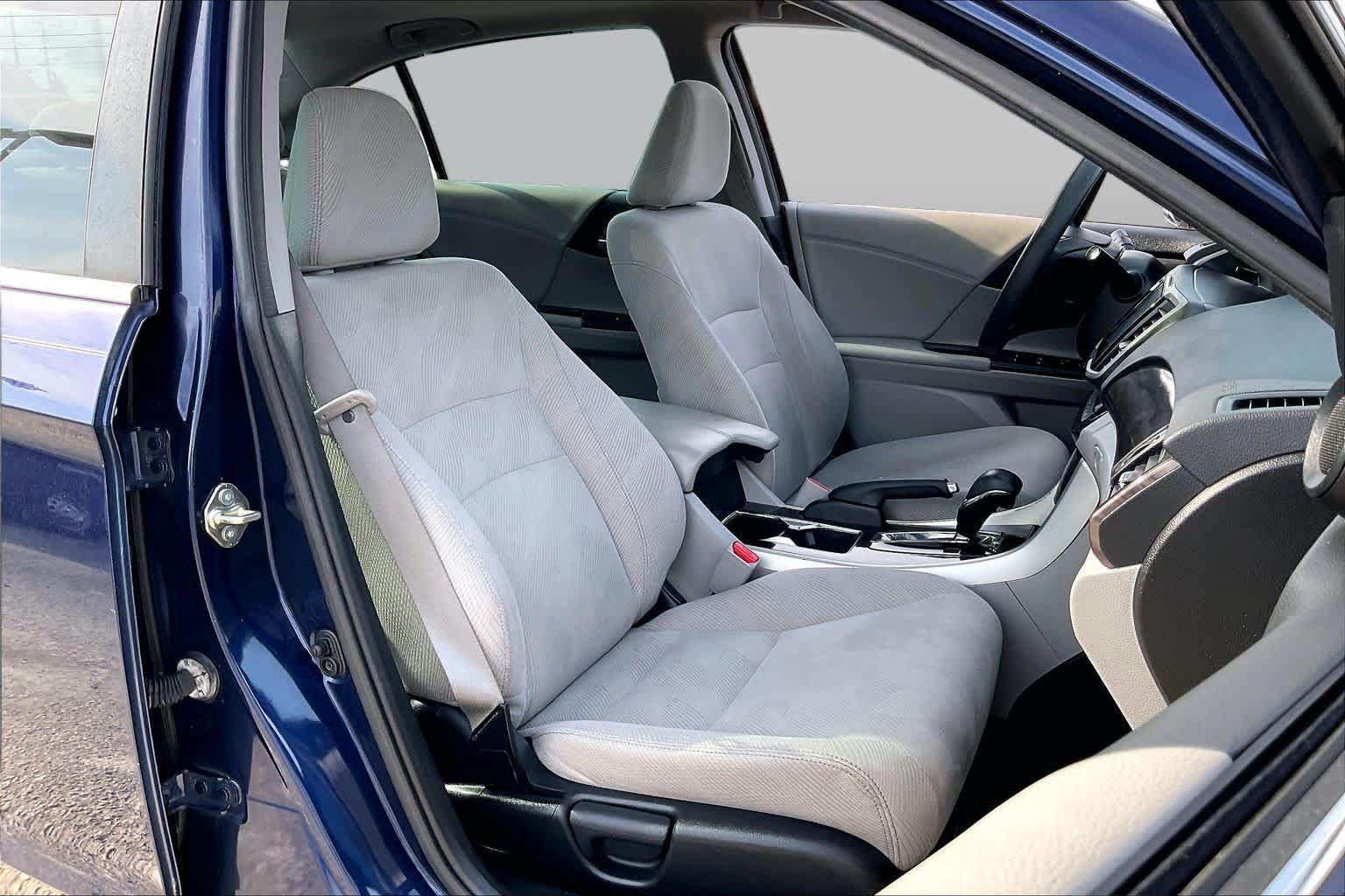 Used 2017 Honda Accord EX image 9