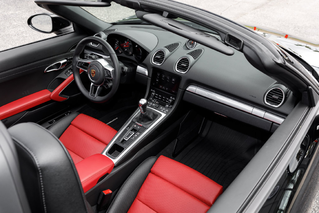 Used 2025 Porsche 718 Boxster RWD image 34