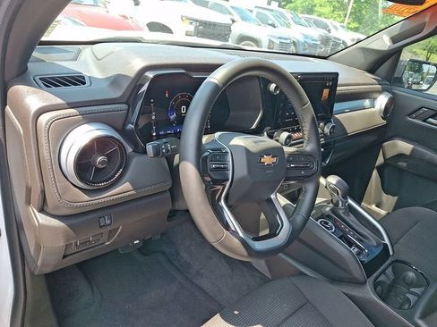Used 2023 Chevrolet Colorado LT w/ LT Convenience Package II AWD/4WD image 10