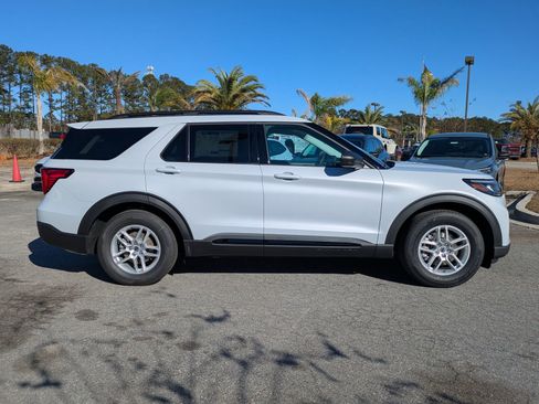 New 2026 Ford Explorer Active w/ Active Comfort Package image 3