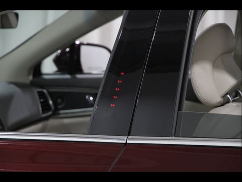 Used 2019 Lincoln Nautilus Reserve w/ Cargo Utility Package AWD/4WD image 4