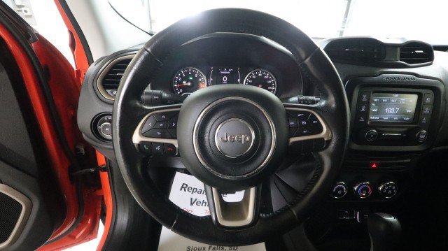 Used 2015 Jeep Renegade Latitude FWD image 17