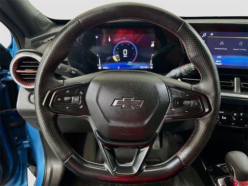 Used 2025 Chevrolet Trax RS w/ Driver Confidence Package image 9