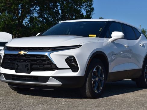 Used 2025 Chevrolet Blazer LT AWD/4WD image 1