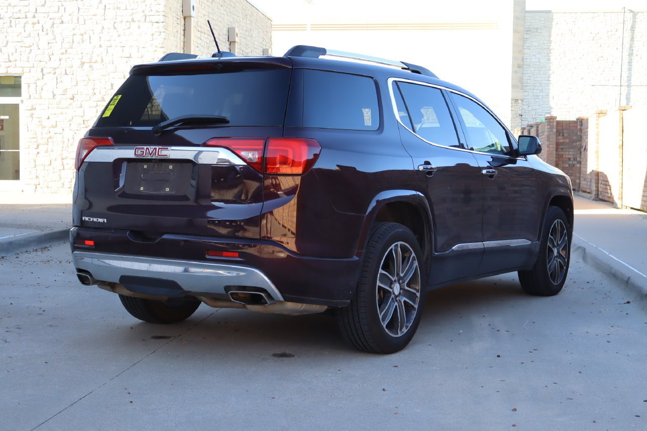 Used 2017 GMC Acadia Denali w/ Technology Package FWD image 3