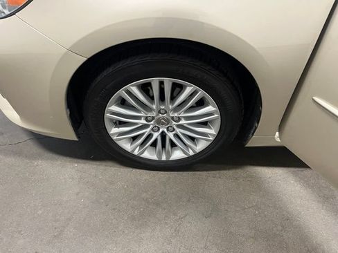 Used 2014 Lexus ES 350 w/ Luxury Package FWD image 31