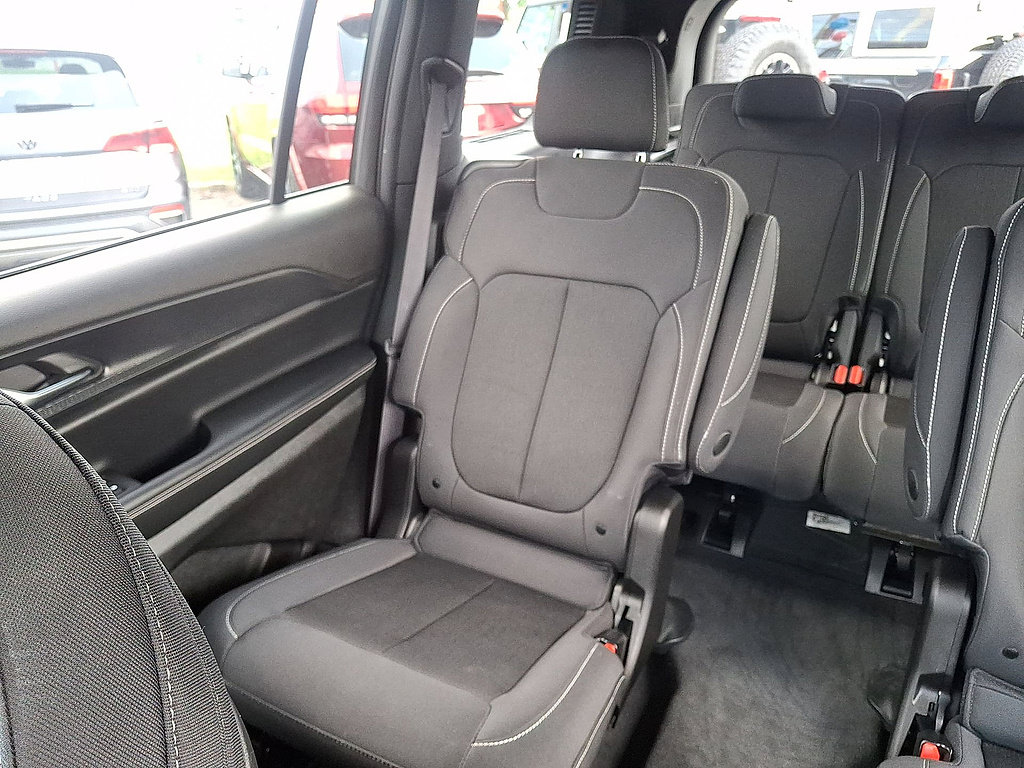 Used 2024 Jeep Grand Cherokee L Laredo AWD/4WD image 12