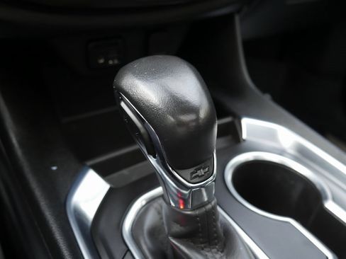 Used 2021 Chevrolet Traverse RS image 18