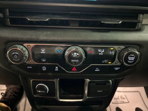 Used 2024 Jeep Wrangler Sport image 18