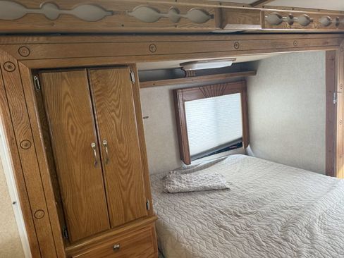 Used 2005 Ford E-350 and Econoline 350 Super Duty RWD image 64
