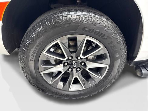Used 2024 Chevrolet Tahoe Z71 w/ Luxury Package AWD/4WD image 92