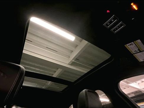 Certified 2025 Jaguar F-PACE R-Dynamic S image 30